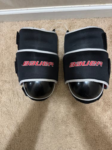 New Bauer goalie Pro knee pads (senior)