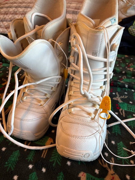 Women's Size M 8.0 (W 9.0) Burton Coco Snowboard Boots (New)