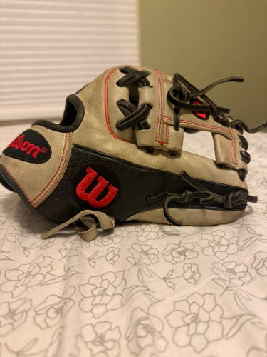 Wilson A2000 RH Infield Baseball Glove 11.25" (Used)