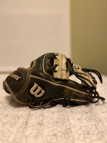 Wilson A2000 RH Infield Baseball Glove 11.25" (Used)