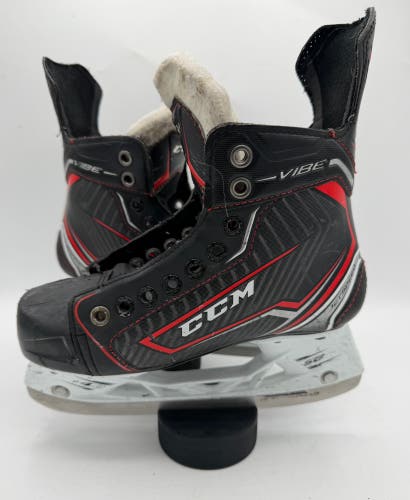 CCM JetSpeed Vibe Hockey Skates Regular Width Size 2.5