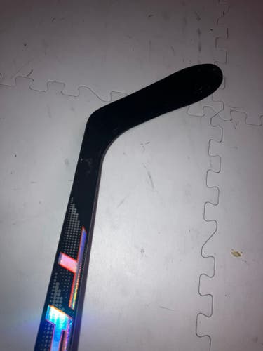 Senior True HZRDUS LITE Right Handed Hockey Stick T28 75 Flex (Used)