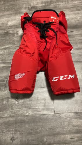 Senior Small CCM HP45 Hockey Pants Pro Stock (New)………….