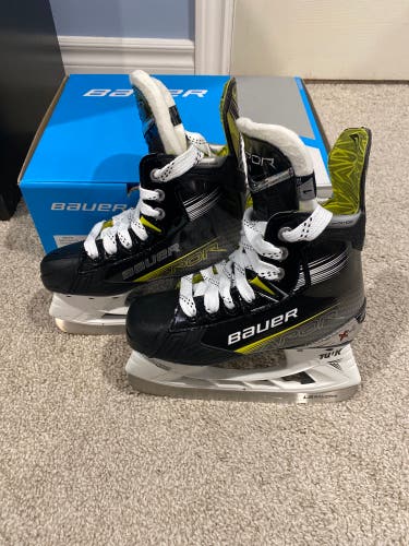 Bauer Vapor X4 Hockey Skates Extra Wide Width Size 1 (Used)