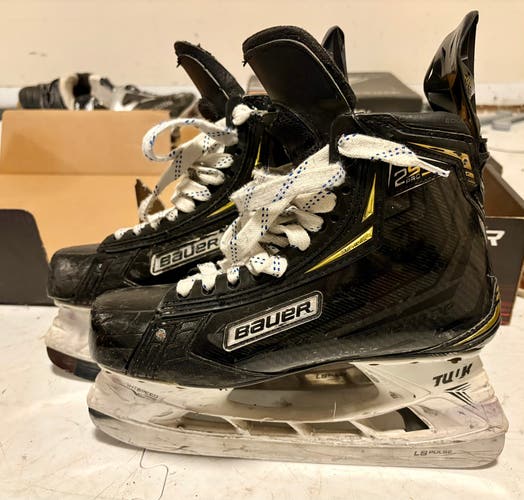 2018 Bauer Supreme 2S Pro Hockey Skates Wide Width Pro Stock 9 and 1/4 E/A (Used)
