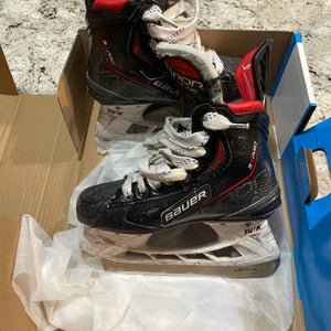 Bauer Vapor 3X Pro Hockey Skates Ext Wide Width Size 2 Junior (Used)