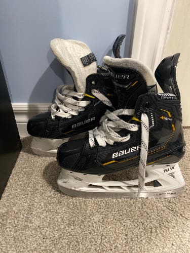 Bauer Supreme M5 Pro Hockey Skates Regular Width Size 2 (Used)