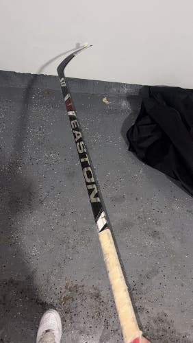 Ben Eager (BlackHawks) Senior Easton S17 Left Hand Hockey Stick 100 Flex Pro Stock (Used)