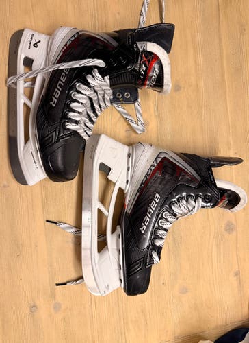 2025 Bauer Vapor Fly40 Hockey Skates 7.5 (Used)