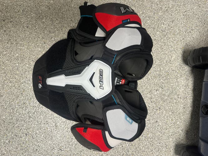 Medium Senior CCM JetSpeed FT6 Shoulder Pads (Used)