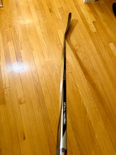 Senior Bauer Vapor Hyperlite 2 Right Handed Hockey Stick P90TM 77 Flex (Used)
