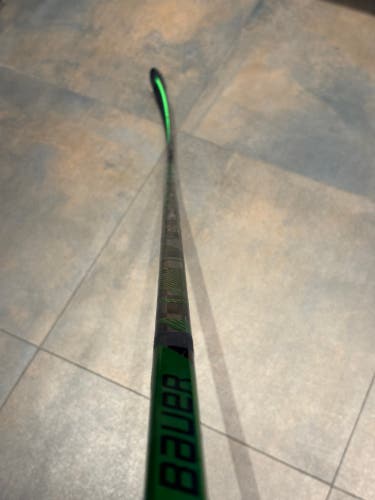 Senior Bauer Nexus ADV Right Handed Hockey Stick P28 87 Flex (Used)