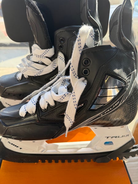 Near New : 2022 True Pro Custom Hockey Skates : Pro Tan Clarino Liner. $150 DLC Black Steel