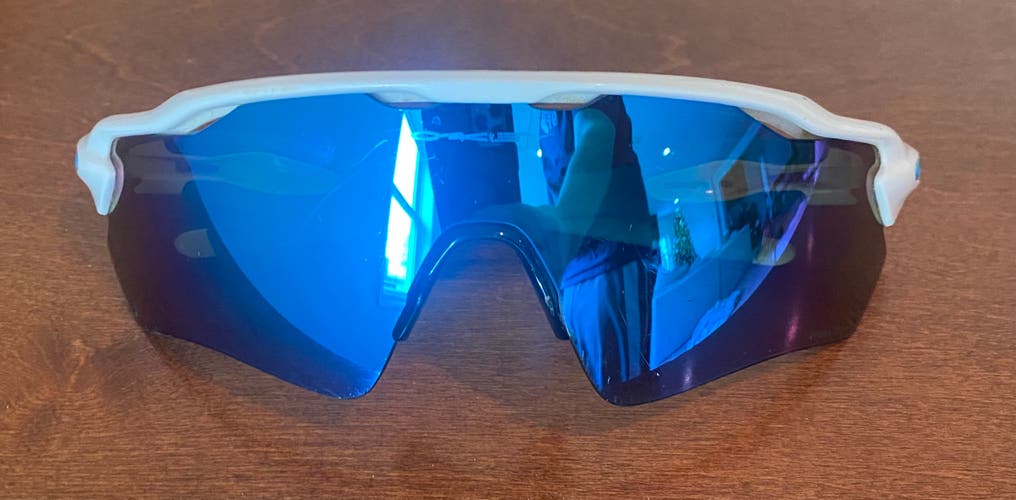 One Size Fits All Oakley Radar EV Sunglasses (Used)