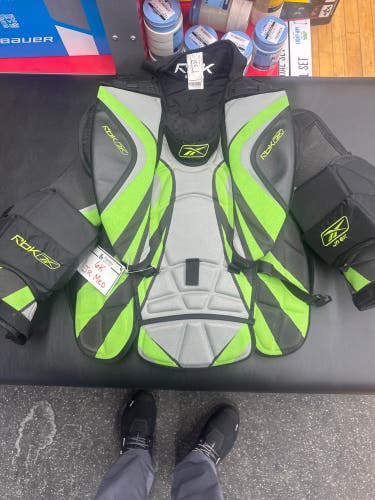 Medium Reebok 6K Goalie Chest Protector (New)