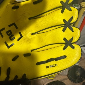 RH Baseball Glove 10" (New)