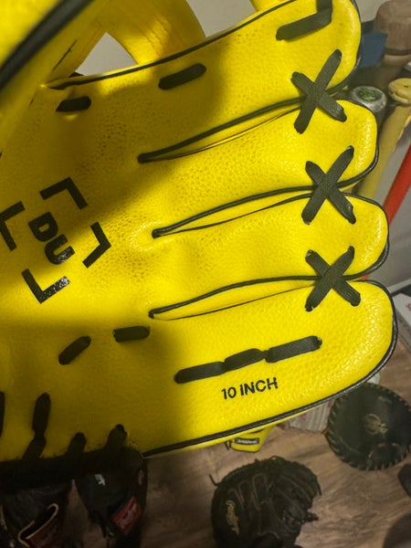 RH Baseball Glove 10" (New)