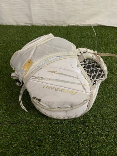 White Senior Bauer Vapor Hyperlite 2 Goalie Glove Full Right (Used)