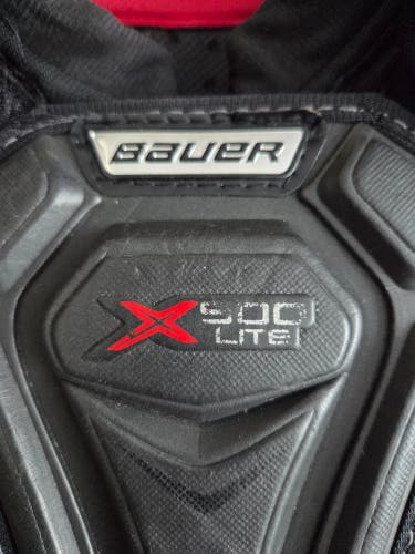 Medium Youth Bauer Vapor Shoulder Pads (Used)