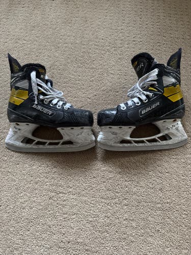 Bauer Supreme Ignite Pro+ Hockey Skates Regular Width Size 2 (Used)