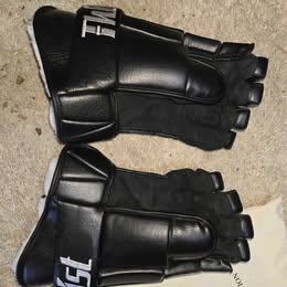 Third Assit Pond Hockey Gloves Gloves 14" (New)