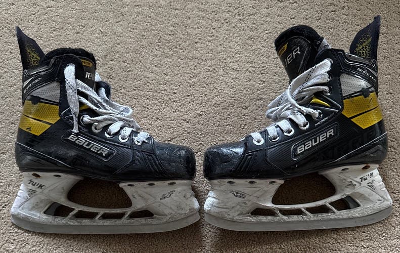 Bauer Supreme Ignite Pro+ Hockey Skates Regular Width Size 2 (Used)