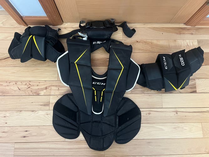 Large/Extra Large CCM Axis A1.5 Goalie Chest Protector (Used)