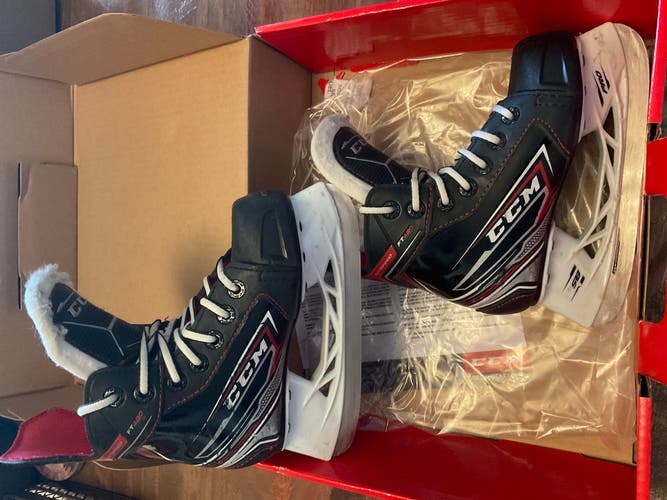 CCM JetSpeed FT480 Hockey Skates Regular Width 11 (Used)