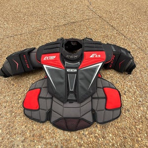 Medium 2018 CCM Extreme Flex Shield 2.9 Goalie Chest Protector (Used)
