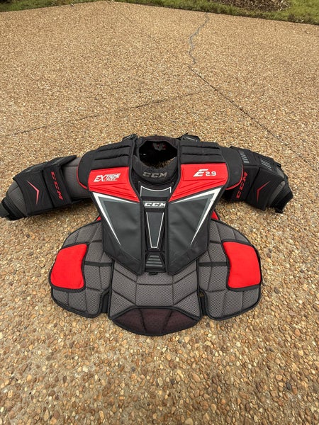 Medium 2018 CCM Extreme Flex Shield 2.9 Goalie Chest Protector (Used)