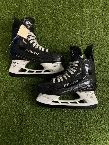 Senior Bauer Supreme Mach Hockey Skates 8.5 (Used)