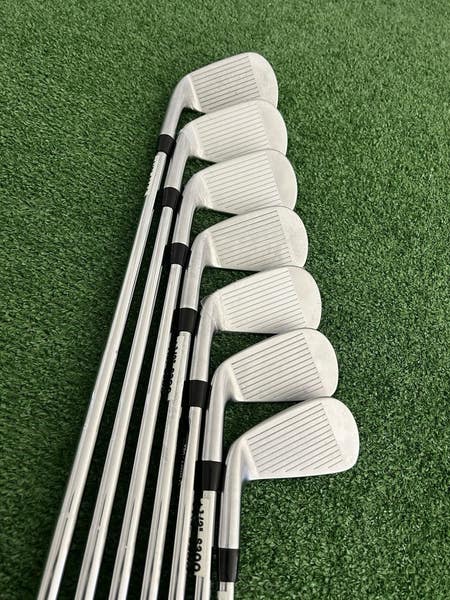 Titleist T100 23 Forged Iron Set 4-P / Dynamic Gold 120 Stiff +1/2