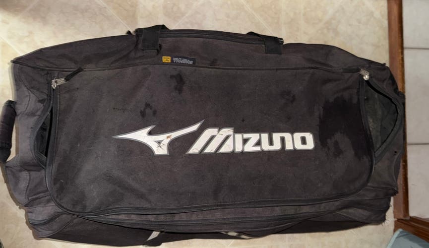 Mizuno catchers mega bag with wheels