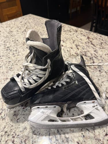 Bauer Hockey Skates Extra Wide Width Size 4 (Used)