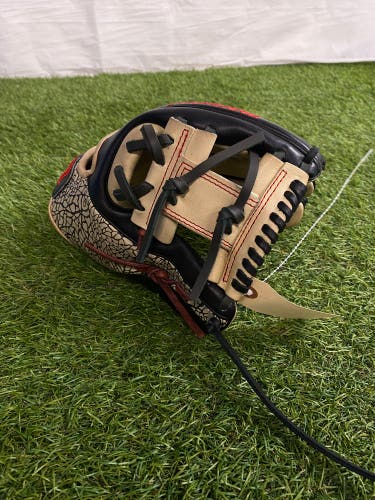 Black Marucci Capitol Series RH Infield Baseball Glove 11.5" (Used)