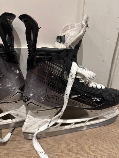 2023 Bauer Vapor XLTX Pro+ Hockey Skates Size 8 Fit 2 (Used)