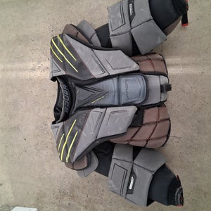 Small 2021 Bauer Hyperlite Goalie Chest Protector (Used)