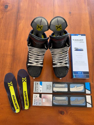 2023 Bauer Vapor Hyperlite 2 Hockey Skates Regular Width 6 (Used)