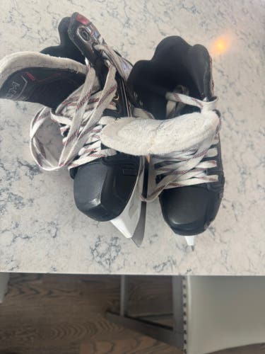 CCM JetSpeed FT480 Hockey Goalie Skates Regular Width 6 (Used)