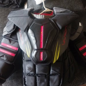 Small 2023 Bauer Vapor Hyperlite 2 Goalie Chest Protector (Used)