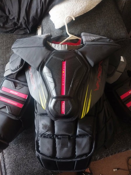 Small 2023 Bauer Vapor Hyperlite 2 Goalie Chest Protector (Used)
