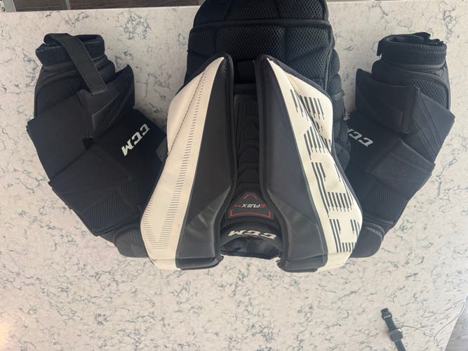 Small CCM EFlex 5.9 Goalie Chest Protector (Used)