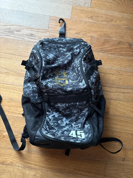 (Used). Baseball bag