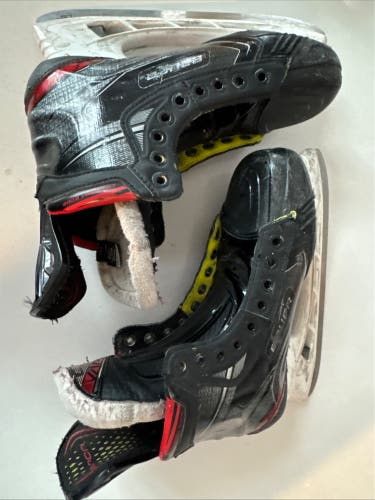 2019 Bauer Vapor 2X Hockey Skates Regular Width Size 5.5 (Used)