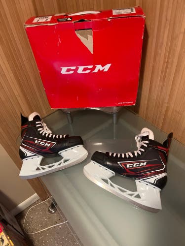 CCM JetSpeed FT440 Hockey Skates Regular Width Size 9 (Mint condition)