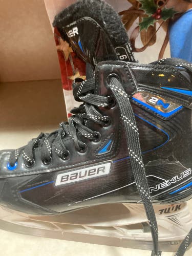 2018 Bauer Nexus 2N Hockey Skates Regular Width 9 (Used)