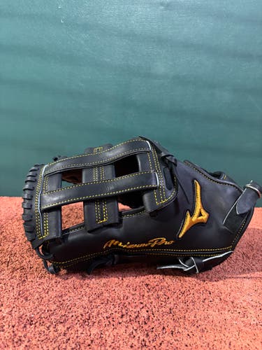 Mizuno Pro Limited Edition GMP300JBK 1st Base Mitt