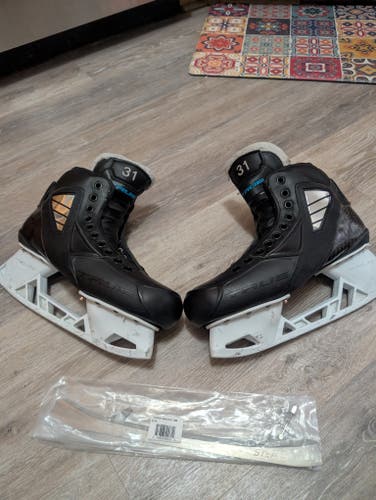 Pro return True One Piece Hockey Goalie Skates 10 (Used)