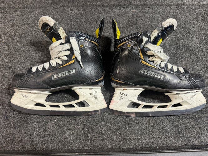 2018 Bauer Supreme S29 Hockey Skates Regular Width Size 4 (Used)