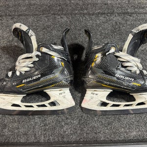 2022 Bauer Supreme M5 Pro Hockey Skates Size 4.5 (Used)